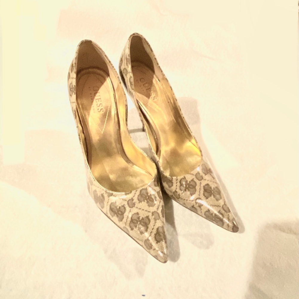 2️⃣2/50 Guess Monogram pointy heels (Sz 7)